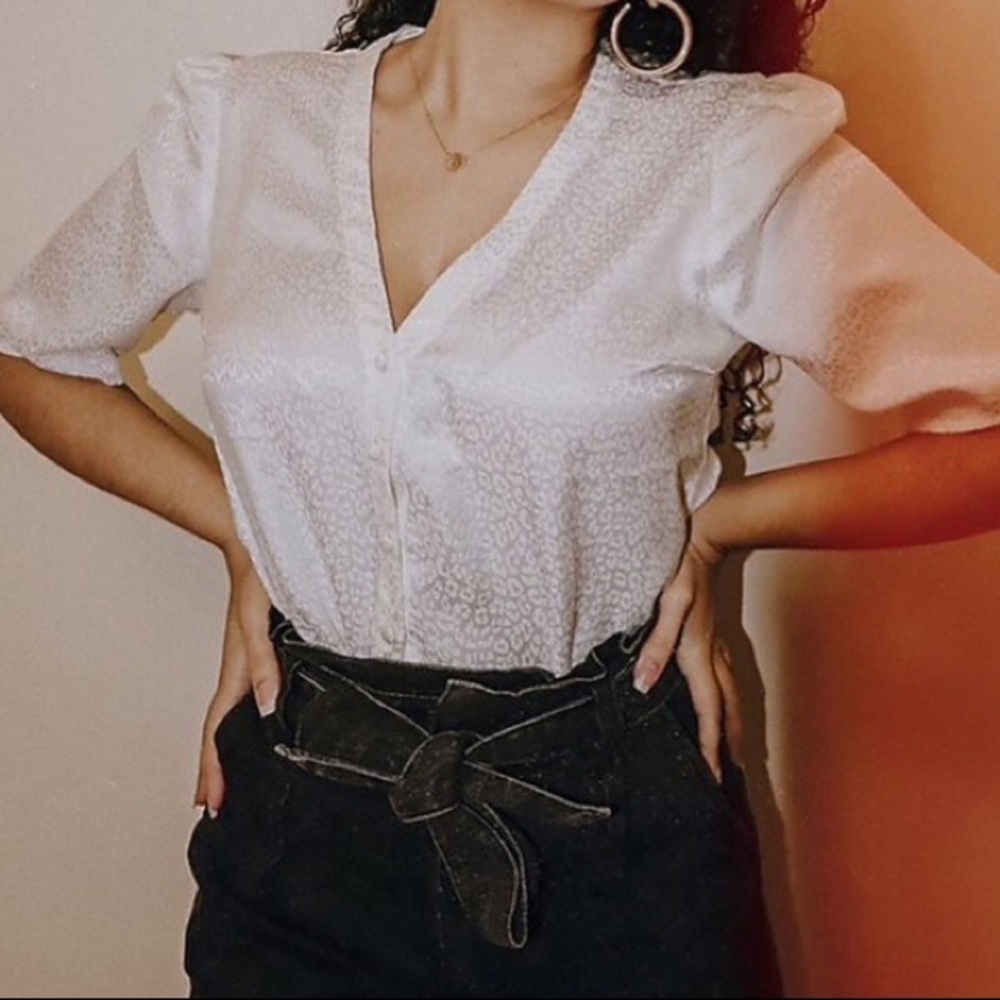 ✨New✨ Express Satin Jacquard Puff Sleeve Shirt